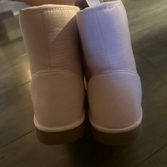 Women’s pink old navy fur inside booties old navy worn 2 x comfy ! - Picture 3 of 3